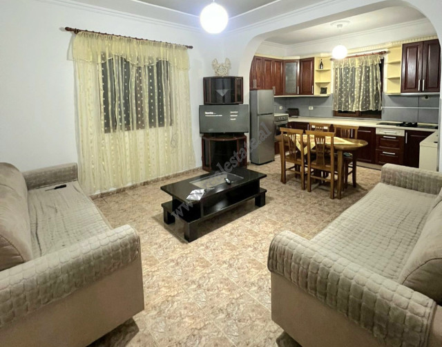 Apartament 1+1 me qira ne rrugen Marie Kraja ne zonen e Kodres se Priftit ne Tirane.
Pozicionohet n